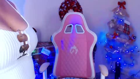 Snapshot of kloe_28 chatting on 12.25.24 Kloe online show from 12.25.24