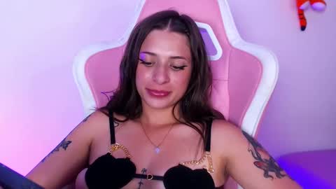 Snapshot of kloe_28 chatting on 01.08.25 Kloe online show from 01.08.25