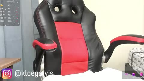 Snapshot of kloe_squirts chatting on 03.08.25 KLOE online show from 03.08.25