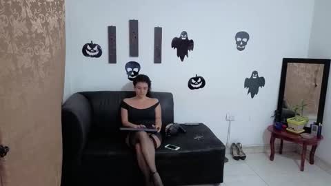 Snapshot of kloewolf chatting on 10.23.25 Kloe online show from 10.23.25