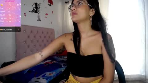 Snapshot of kloy_sech chatting on 02.10.25 Valen online show from 02.10.25