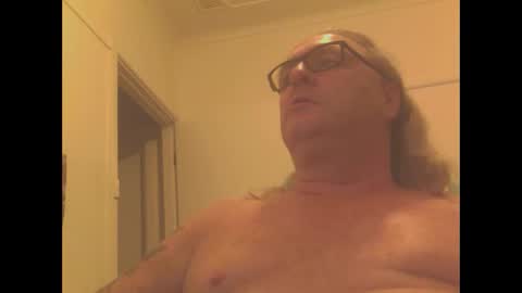 Snapshot of knobout chatting on 12.02.24 knobout online show from 12.02.24