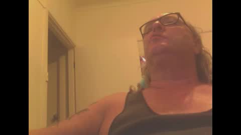 Snapshot of knobout chatting on 12.04.24 knobout online show from 12.04.24