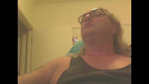 Snapshot of knobout chatting on 12.08.24 knobout online show from 12.08.24