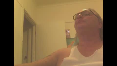 Snapshot of knobout chatting on 12.09.24 knobout online show from 12.09.24