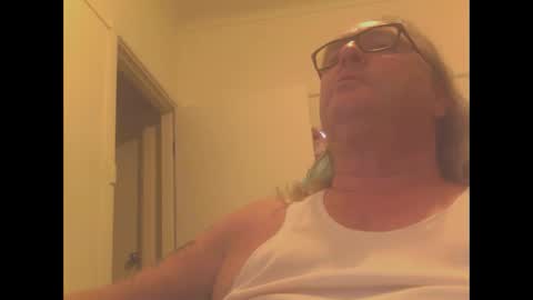 Snapshot of knobout chatting on 12.09.24 knobout online show from 12.09.24