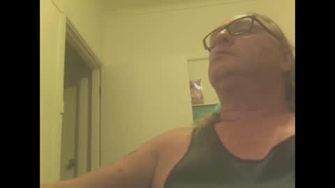 Snapshot of knobout chatting on 12.10.24 knobout online show from 12.10.24