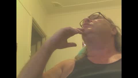 Snapshot of knobout chatting on 12.17.24 knobout online show from 12.17.24