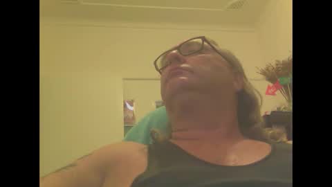 Snapshot of knobout chatting on 12.18.24 knobout online show from 12.18.24