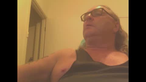 Snapshot of knobout chatting on 12.19.24 knobout online show from 12.19.24