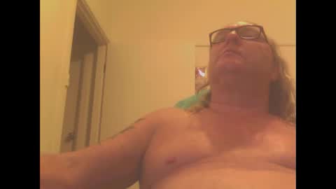 Snapshot of knobout chatting on 01.01.25 knobout online show from 01.01.25