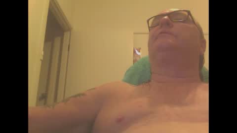 Snapshot of knobout chatting on 01.03.25 knobout online show from 01.03.25