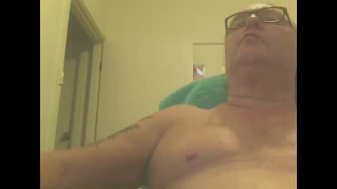 Snapshot of knobout chatting on 01.06.25 knobout online show from 01.06.25