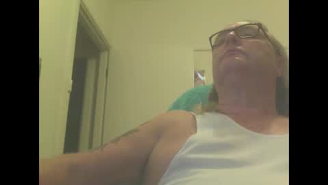 Snapshot of knobout chatting on 01.08.25 knobout online show from 01.08.25