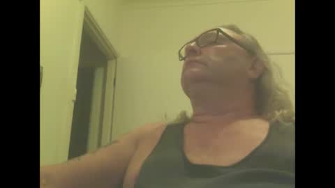 Snapshot of knobout chatting on 01.09.25 knobout online show from 01.09.25