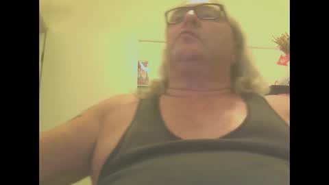 Snapshot of knobout chatting on 01.12.25 knobout online show from 01.12.25