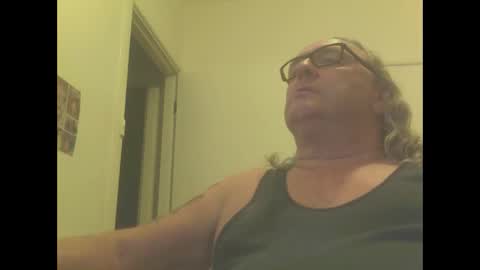 Snapshot of knobout chatting on 01.24.25 knobout online show from 01.24.25