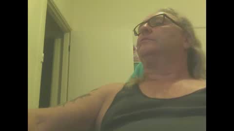 Snapshot of knobout chatting on 01.29.25 knobout online show from 01.29.25