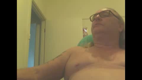 Snapshot of knobout chatting on 02.03.25 knobout online show from 02.03.25