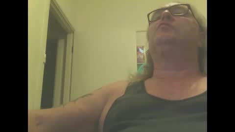 Snapshot of knobout chatting on 02.05.25 knobout online show from 02.05.25