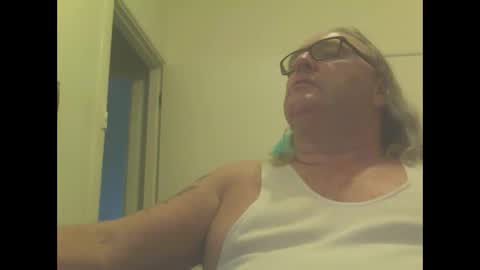 Snapshot of knobout chatting on 02.10.25 knobout online show from 02.10.25