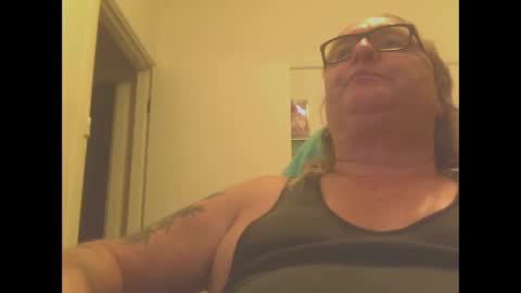 Snapshot of knobout chatting on 02.11.25 knobout online show from 02.11.25