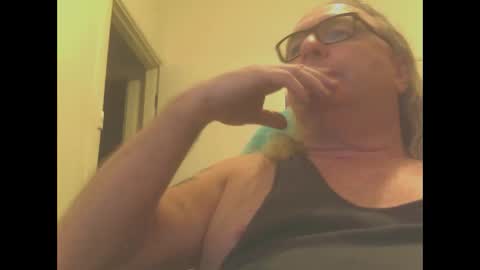 Snapshot of knobout chatting on 02.12.25 knobout online show from 02.12.25