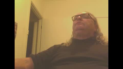 Snapshot of knobout chatting on 02.16.25 knobout online show from 02.16.25