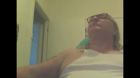 Snapshot of knobout chatting on 02.17.25 knobout online show from 02.17.25