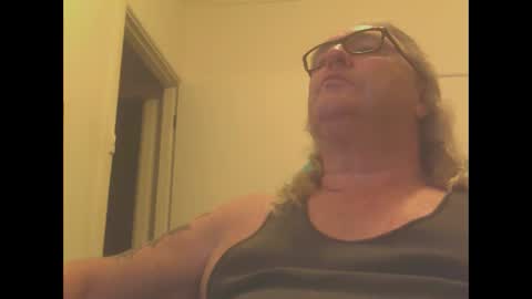 Snapshot of knobout chatting on 02.19.25 knobout online show from 02.19.25