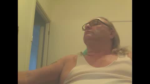 Snapshot of knobout chatting on 02.20.25 knobout online show from 02.20.25