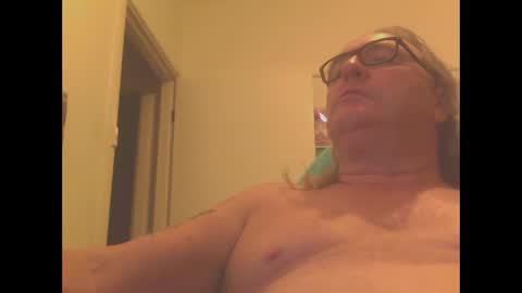 Snapshot of knobout chatting on 02.26.25 knobout online show from 02.26.25