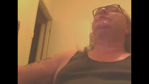 Snapshot of knobout chatting on 03.04.25 knobout online show from 03.04.25