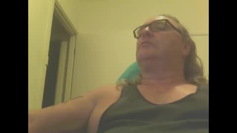 Snapshot of knobout chatting on 03.12.25 knobout online show from 03.12.25