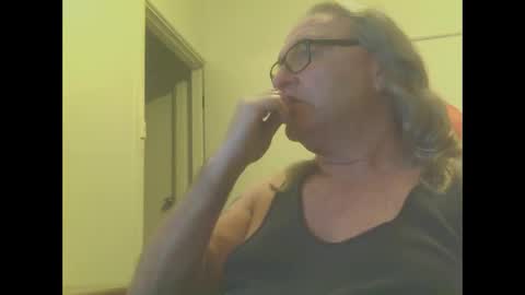 Snapshot of knobout chatting on 09.09.25 knobout online show from 09.09.25