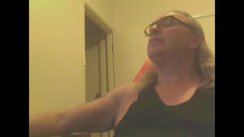 Snapshot of knobout chatting on 09.14.25 knobout online show from 09.14.25