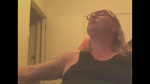 Snapshot of knobout chatting on 09.15.25 knobout online show from 09.15.25