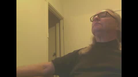 Snapshot of knobout chatting on 09.16.25 knobout online show from 09.16.25