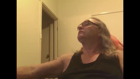 Snapshot of knobout chatting on 09.18.25 knobout online show from 09.18.25