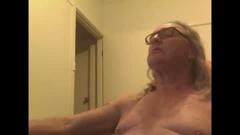 Snapshot of knobout chatting on 09.22.25 knobout online show from 09.22.25