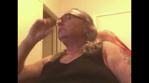 Snapshot of knobout chatting on 09.24.25 knobout online show from 09.24.25