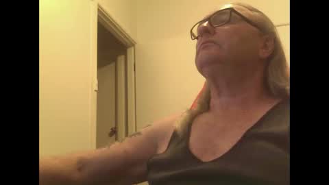 Snapshot of knobout chatting on 09.25.25 knobout online show from 09.25.25