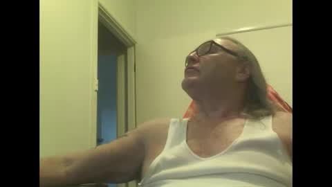 Snapshot of knobout chatting on 09.30.25 knobout online show from 09.30.25