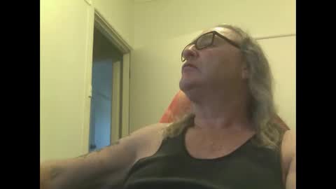 Snapshot of knobout chatting on 10.01.25 knobout online show from 10.01.25