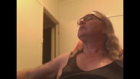 Snapshot of knobout chatting on 10.22.25 knobout online show from 10.22.25