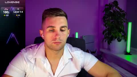 Snapshot of kochka25 chatting on 09.30.25 Sweet boy online show from 09.30.25
