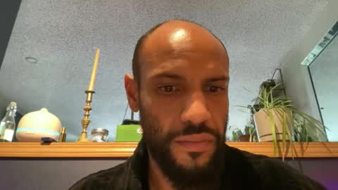 Snapshot of kofigardner chatting on 12.01.25 A Dick Ting online show from 12.01.25