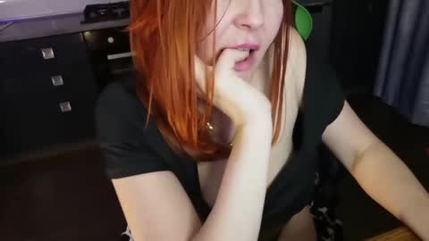 Snapshot of konfetochka77 chatting on 02.23.25 SexyCandyXXX online show from 02.23.25