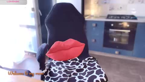 Snapshot of konfetochka77 chatting on 09.23.25 SexyCandyXXX online show from 09.23.25