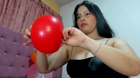 Snapshot of konie_hot chatting on 10.11.25 konie Diaz online show from 10.11.25